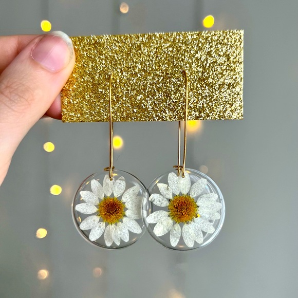 COPY - Real Daisy Flower Earrings - Picture 1 of 1